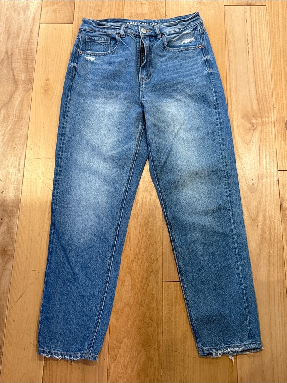 American Eagle Outfitters Women’s Light Blue High-Rise Mom Jeans